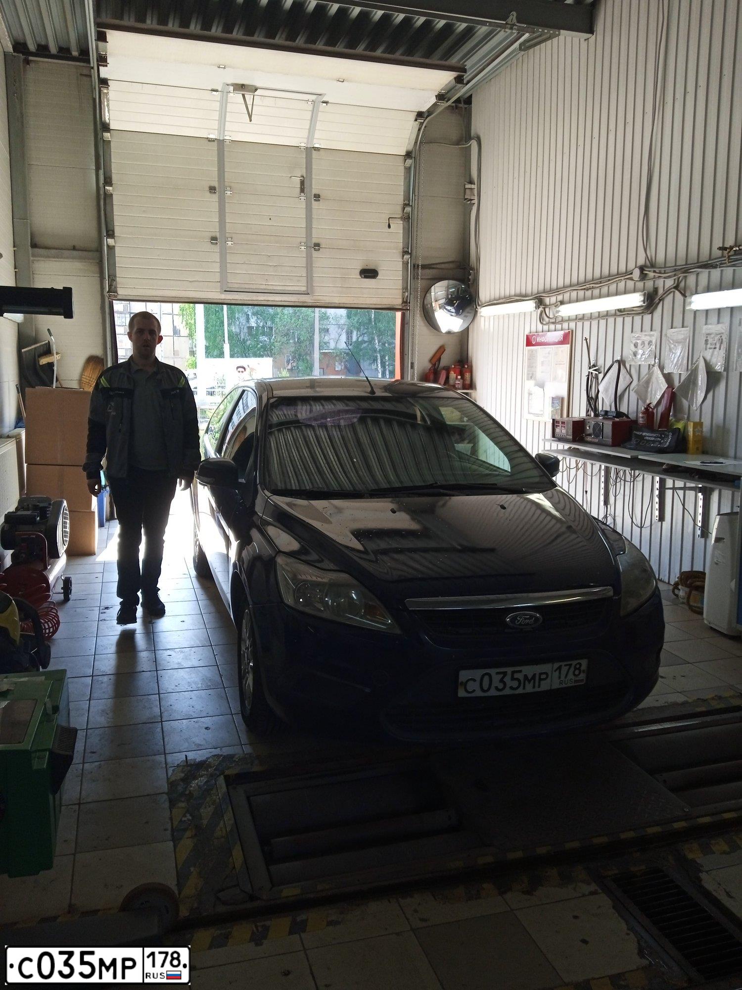 Фото автомобиля FORD FOCUS, 2008 — госномер С035МР178. Цвет: Темно-синий