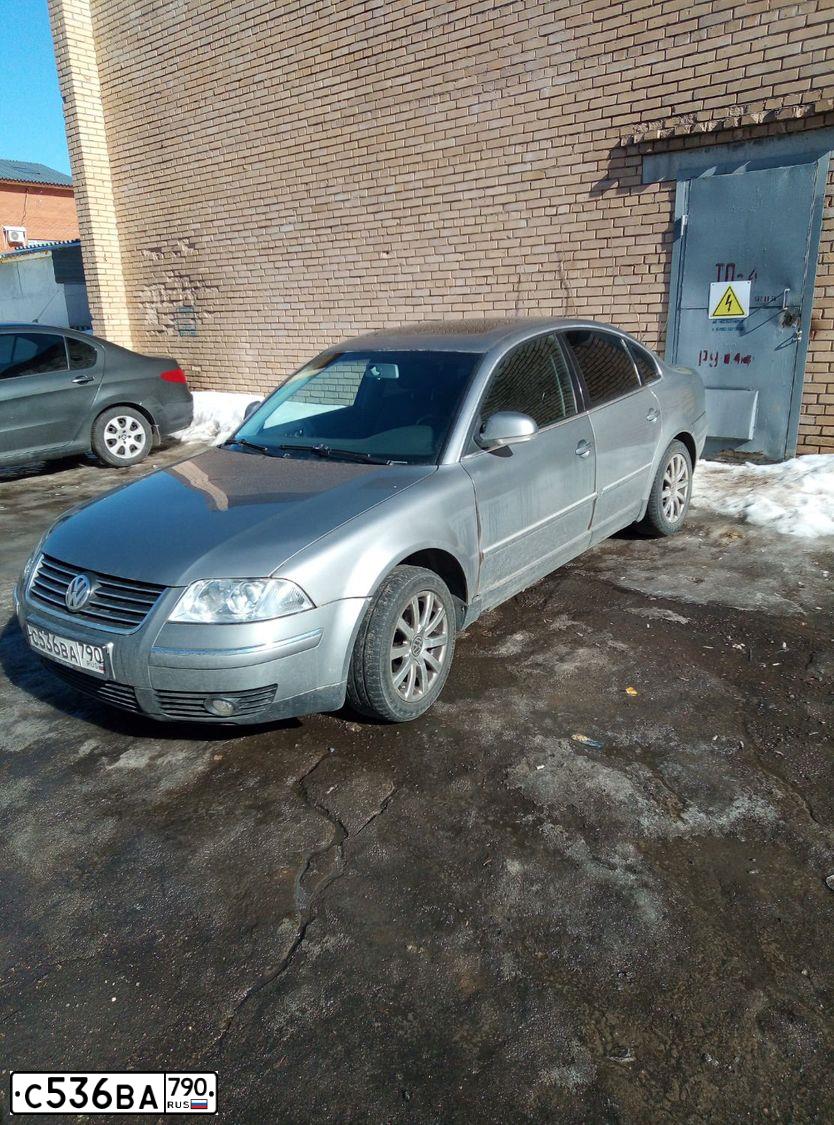 Фото автомобиля VOLKSWAGEN PASSAT, 2004 — госномер Р303КВ199. Цвет: БЕЛЫЙ СЕРЫЙ