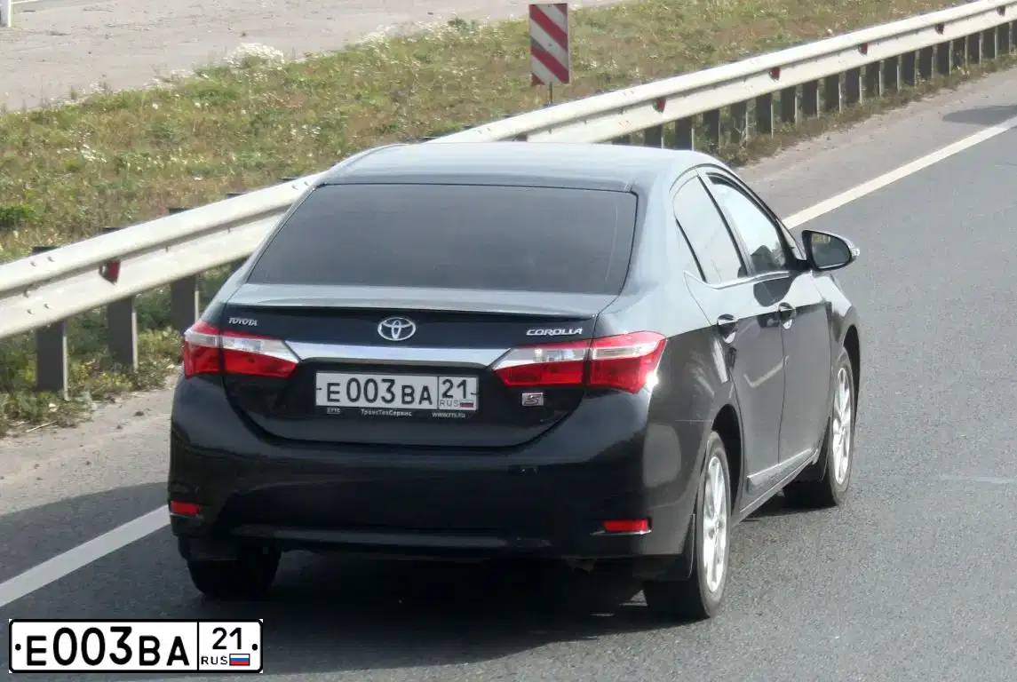 Фото автомобиля HYUNDAI SOLARIS, 2011 — госномер В674КР21. Цвет: Серебристый