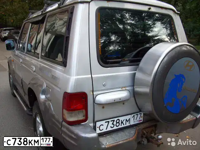 Фото автомобиля HYUNDAI GALLOPER, 2002 — госномер Н370КМ10. Цвет: ТЕМНО-СЕРЫЙ