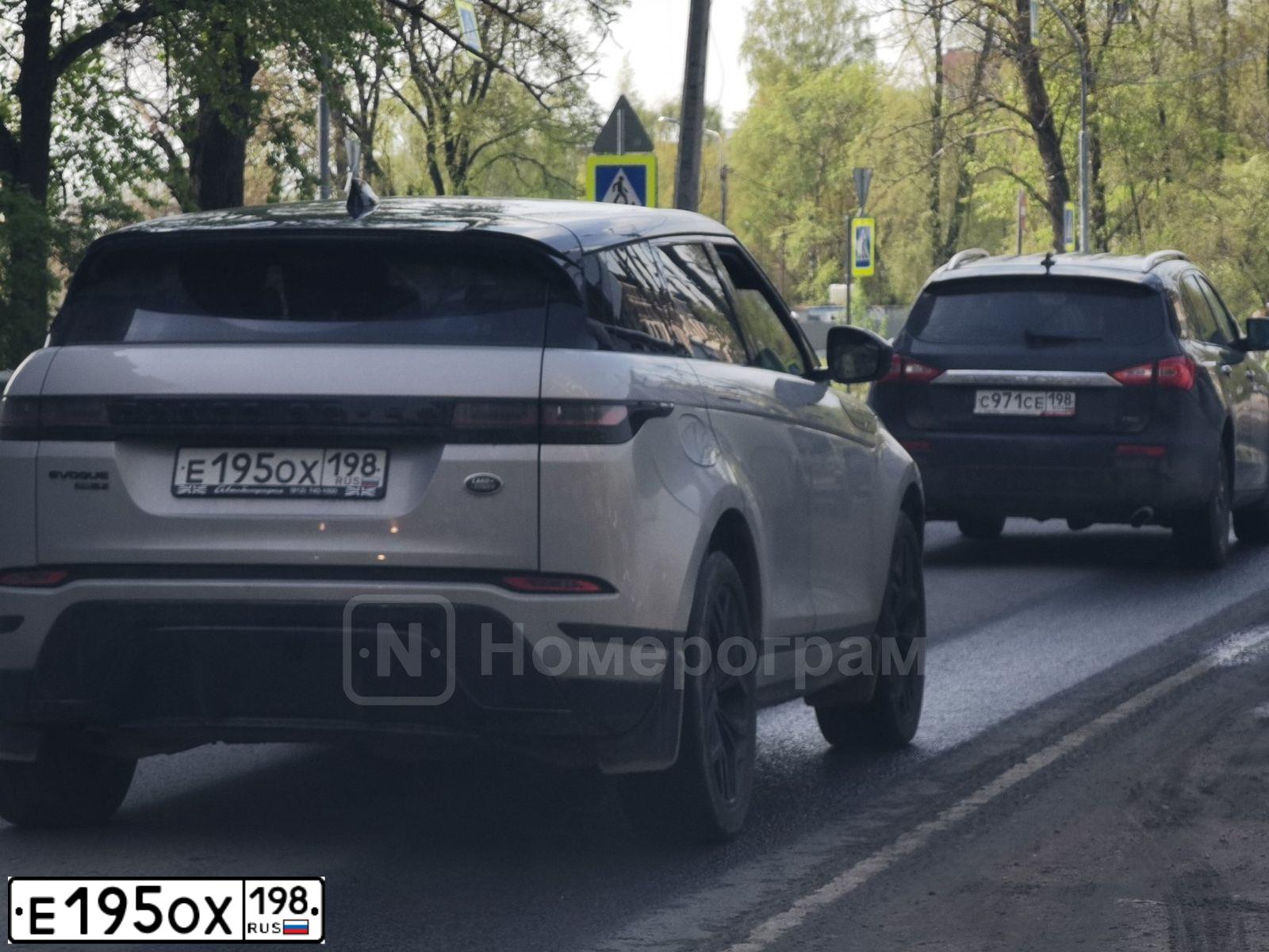 Фото автомобиля LANDROVER RANGE ROVER EVOQUE, 2019 — госномер Е195ОХ198. Цвет: СЕРЫЙ