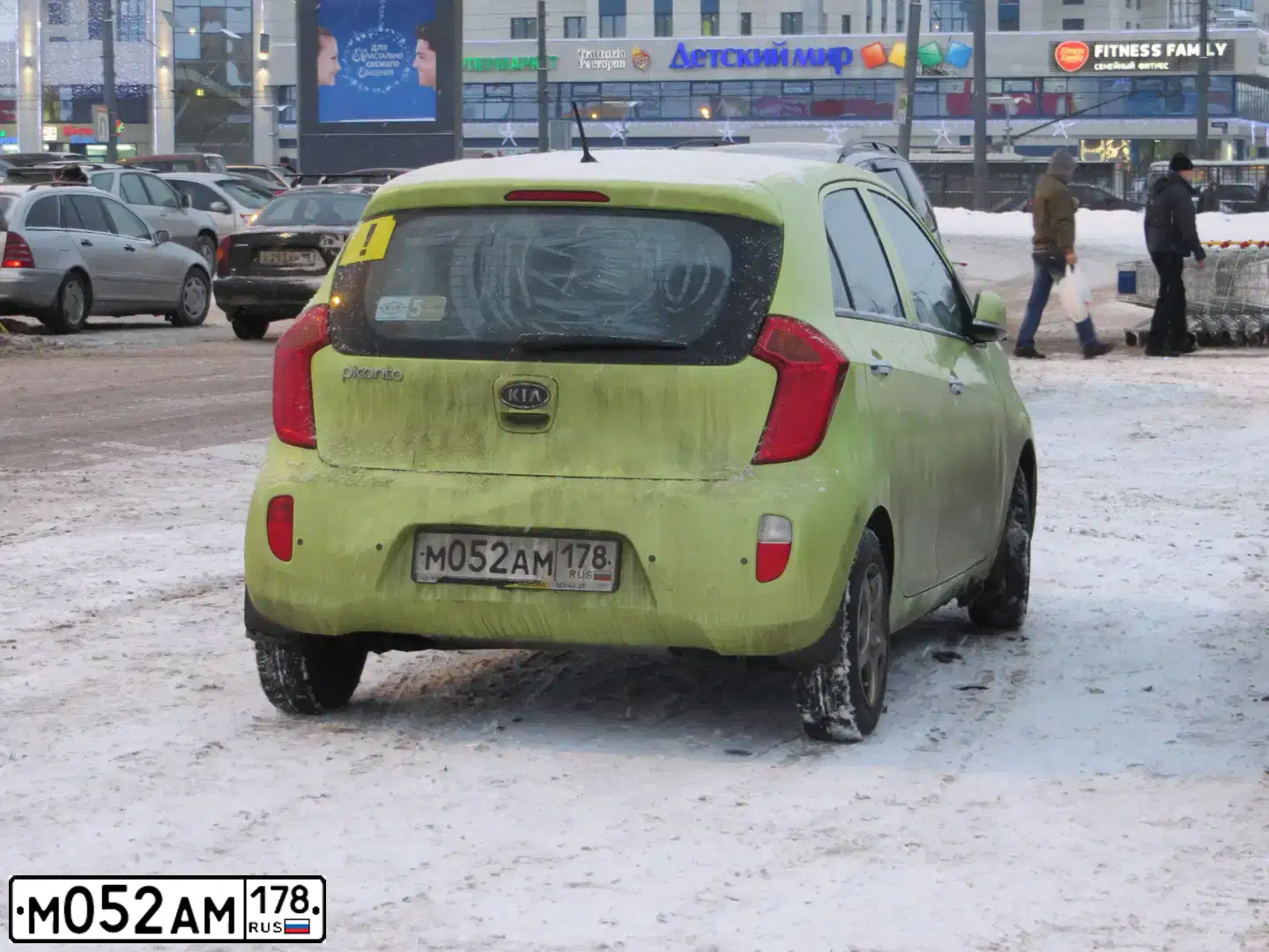 Фото автомобиля KIA PICANTO / MORNING, 2011 — госномер М052АМ178. Цвет: САЛАТОВЫЙ