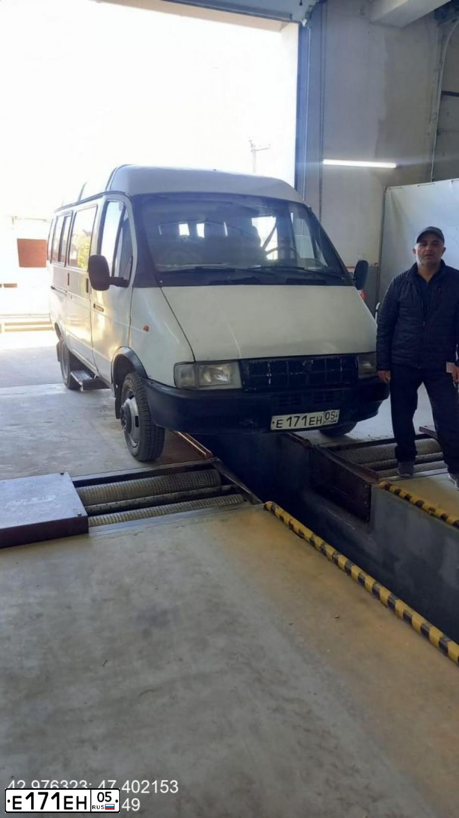 Фото автомобиля GAZ 2705 GAZEL, 2001 — госномер Е171ЕН05. Цвет: Белый