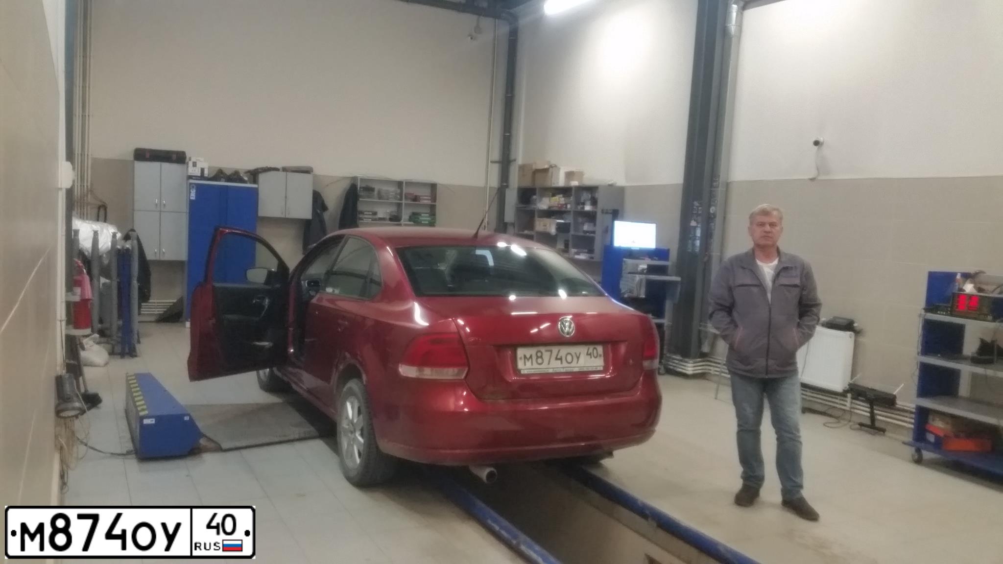 Фото автомобиля VOLKSWAGEN POLO, 2012 — госномер С732АО40. Цвет: ВИШНЕВО-КРАСНЫЙ