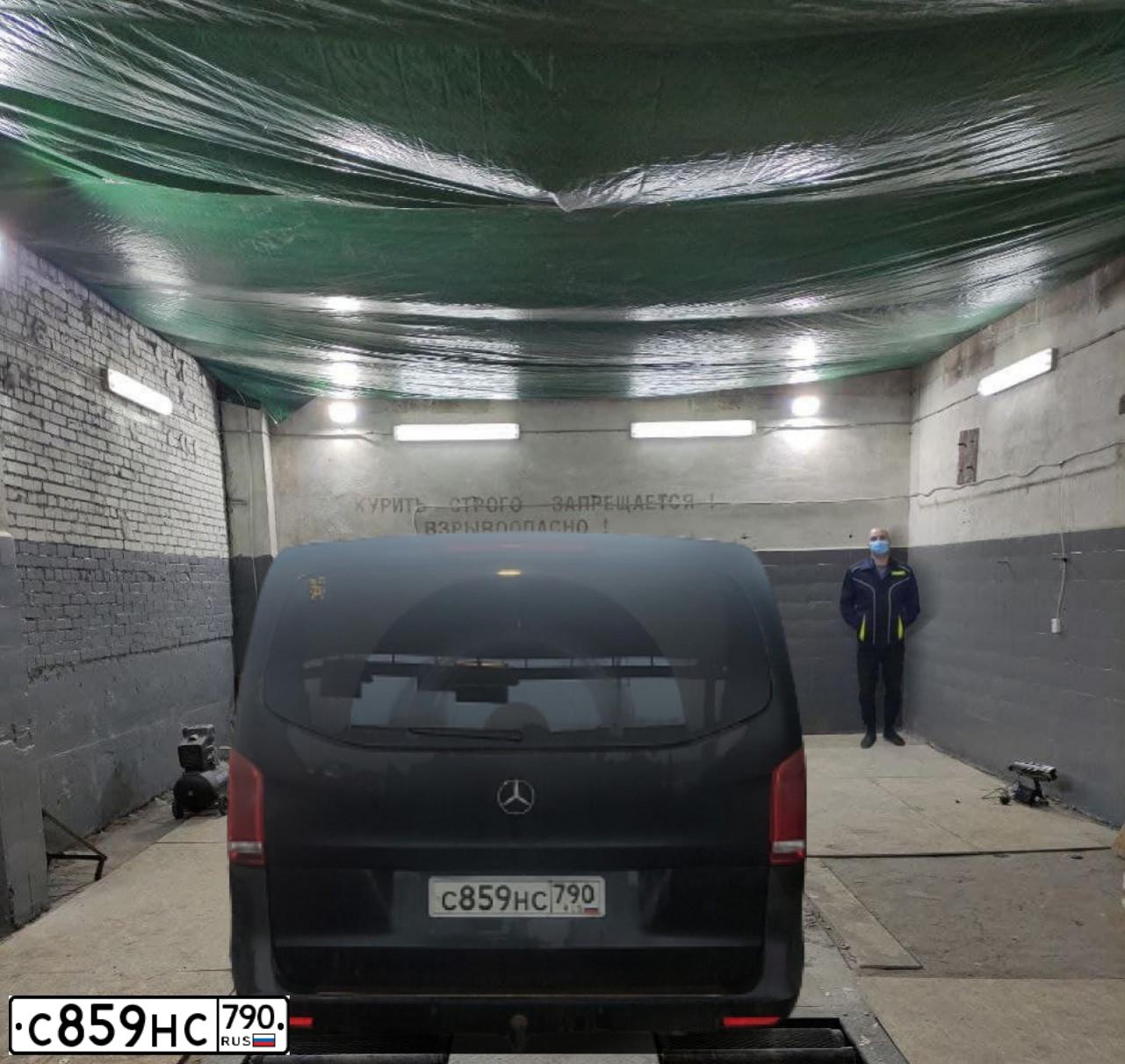 Фото автомобиля MERCEDES VITO, 2017 — госномер О200МХ790. Цвет: ЧЕРНЫЙ