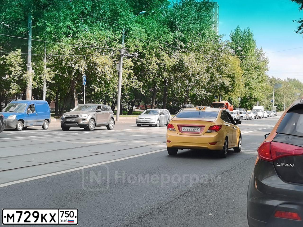 Фото автомобиля HYUNDAI SOLARIS, 2013 — госномер В506ВЕ797. Цвет: КРАСНЫЙ