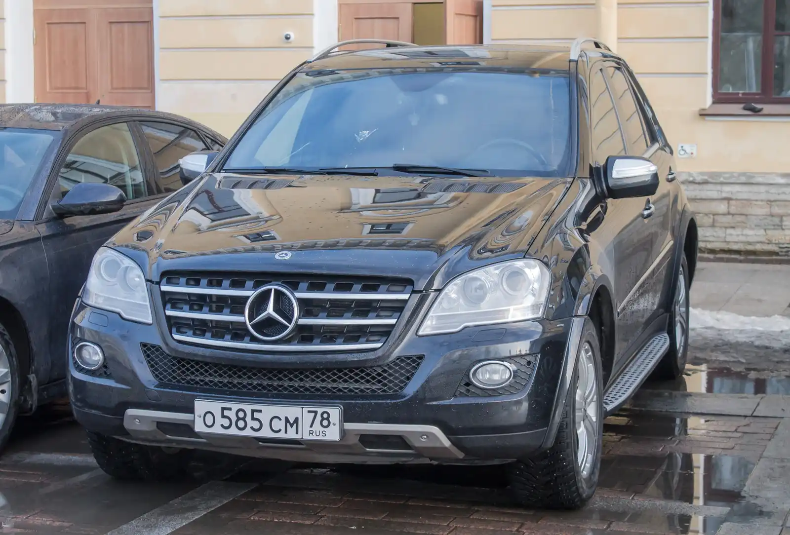 Фото автомобиля MERCEDES GL-KLASSE, 2007 — госномер О585СМ78. Цвет: ЧЕРНЫЙ