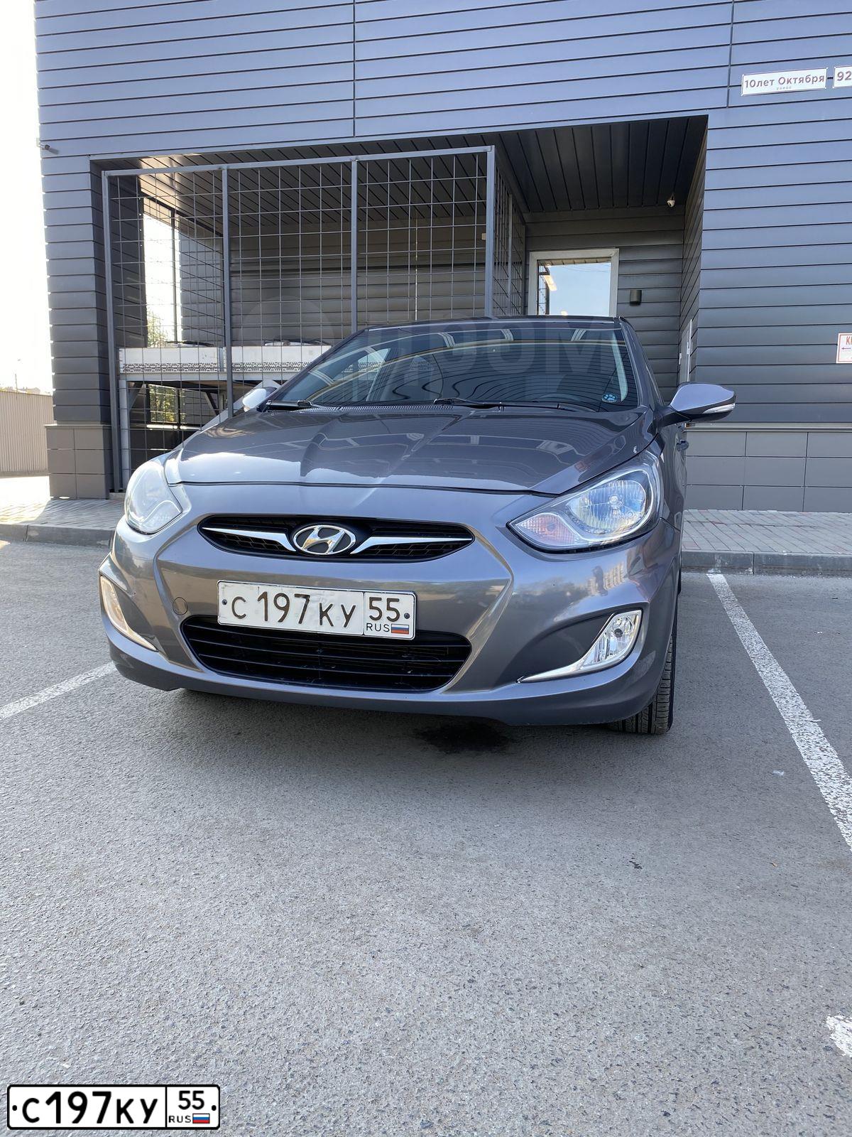 Фото автомобиля HYUNDAI SOLARIS, 2012 — госномер У281ТН55. Цвет: ЧЕРНО-СЕРЫЙ