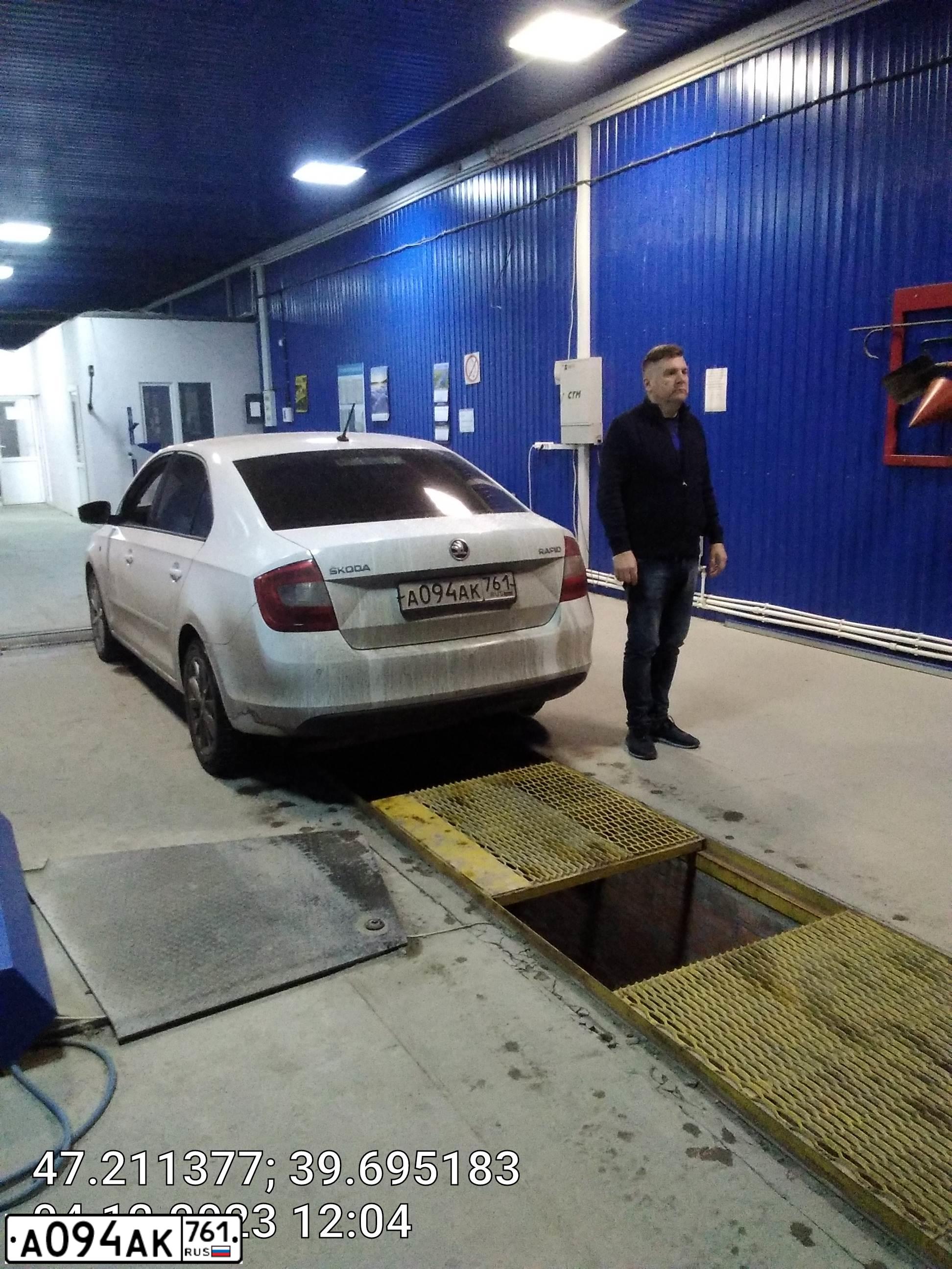 Фото автомобиля SKODA RAPID, 2015 — госномер А094АК761. Цвет: БЕЛЫЙ