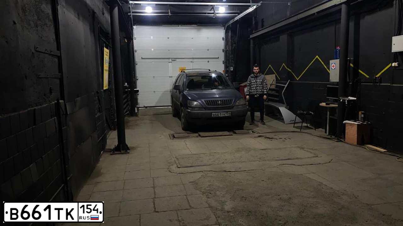 Фото автомобиля LEXUS RX, 1999 — госномер В661ТК154. Цвет: СИНИЙ