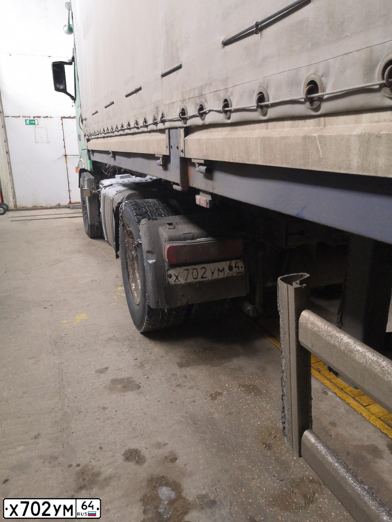 Фото автомобиля VOLVO SERIE FH /4X2/, 2012 — госномер Х702УМ64. Цвет: ЗЕЛЕНЫЙ