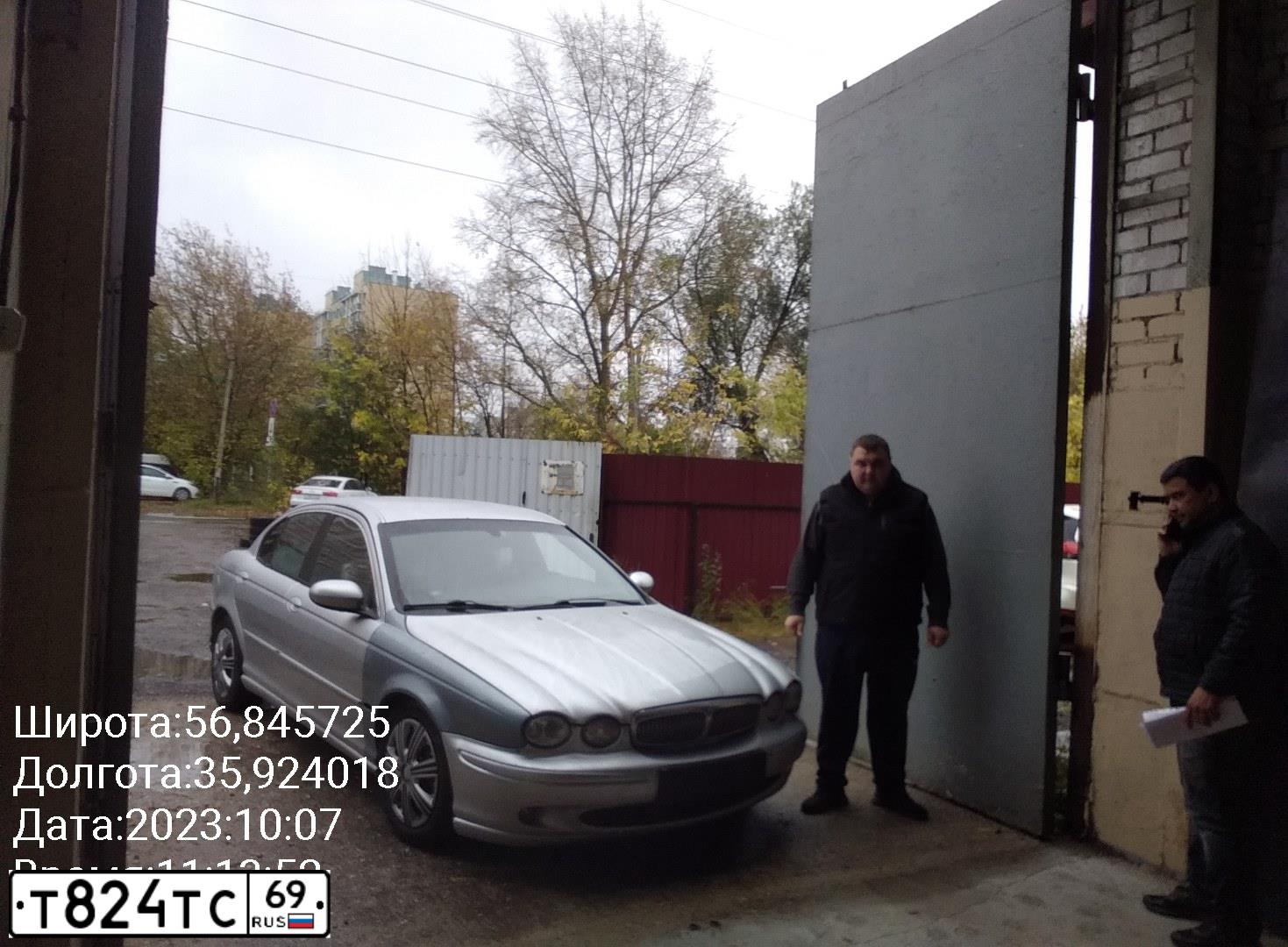 Фото автомобиля JAGUAR X-TYPE, 2006 — госномер Т824ТС69. Цвет: Серебристый