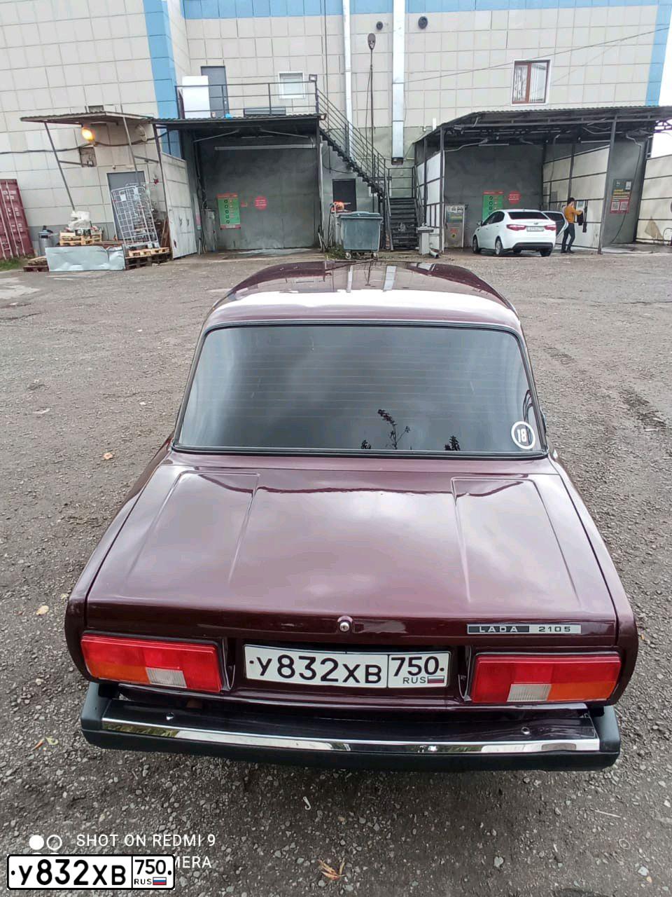 Фото автомобиля LADA 2105 LADA, 2010 — госномер М882МХ161. Цвет: ТЕМНО-ВИШНЕВЫЙ