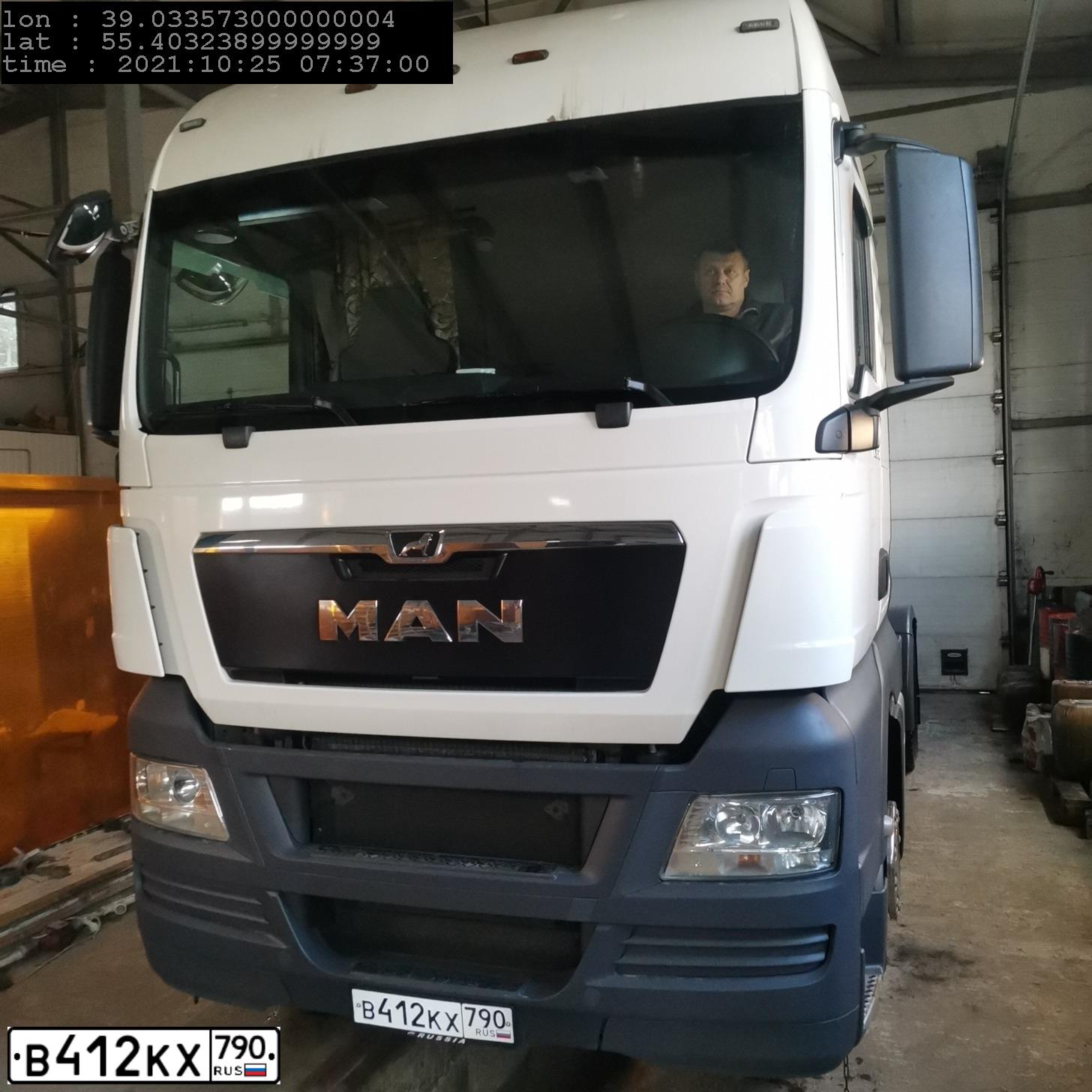 Фото автомобиля MAN TGX 18.XXX /4X2/, 2017 — госномер О980МА40. Цвет: Белый