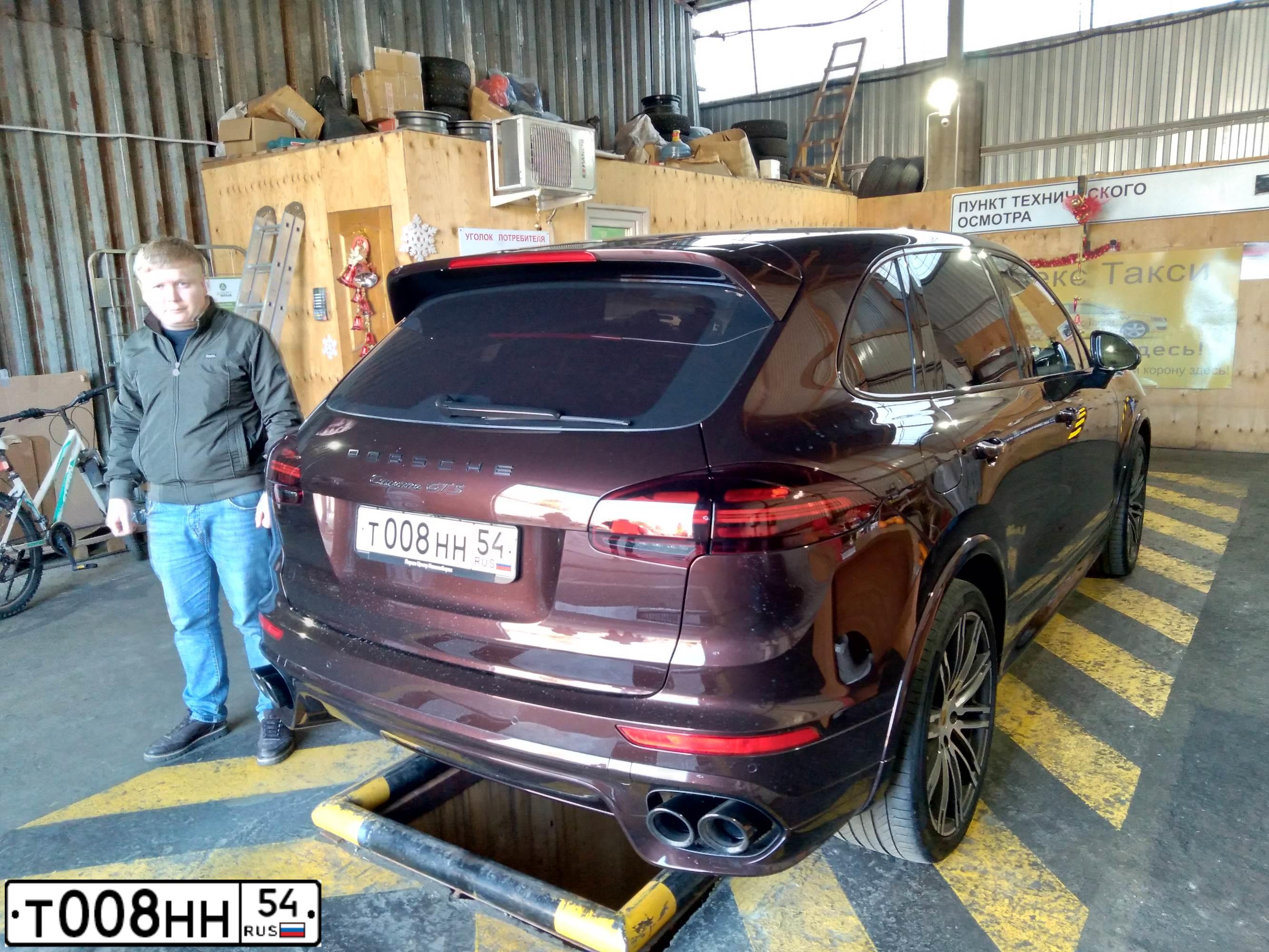 Фото автомобиля PORSCHE CAYENNE, 2011 — госномер В016НА122. Цвет: ЧЕРНЫЙ