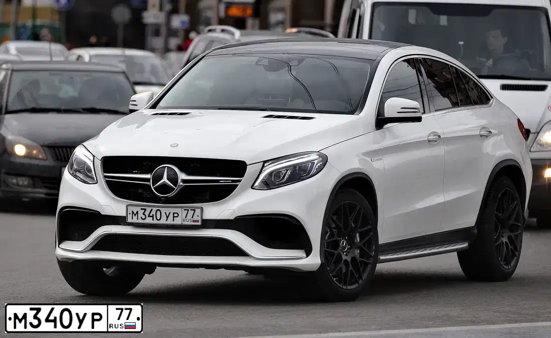 Фото автомобиля MERCEDES GLE-KLASSE, 2015 — госномер О634ВЕ977. Цвет: БЕЛЫЙ
