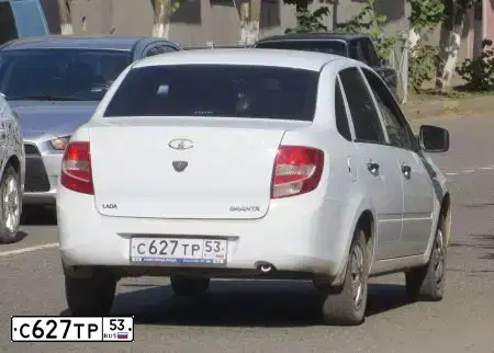 Фото автомобиля LADA 2190 GRANTA, 2012 — госномер С627ТР53. Цвет: Белый
