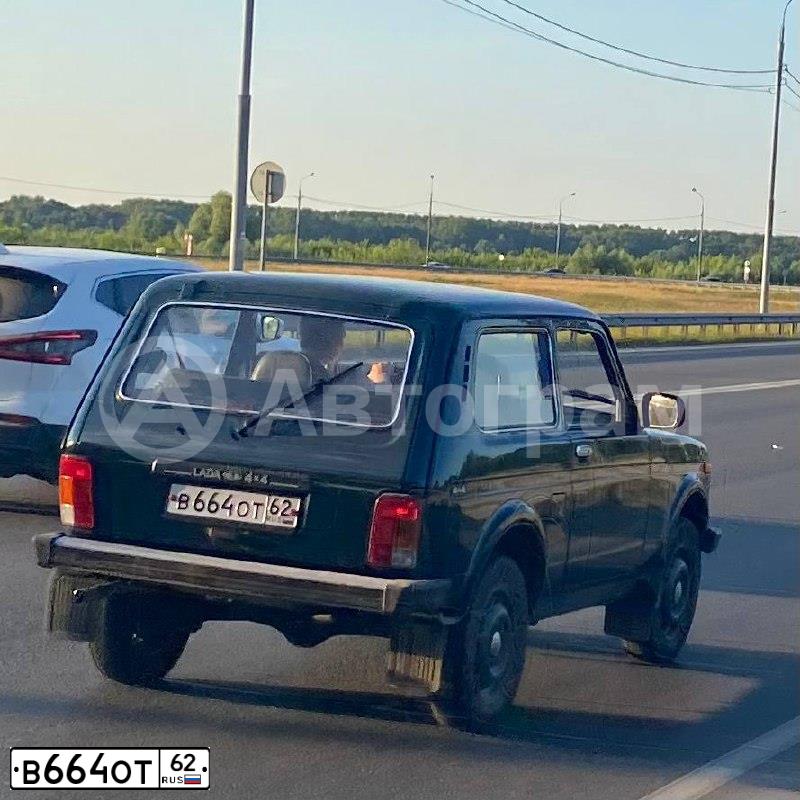 Фото автомобиля LADA 2121 NIVA, 2011 — госномер В664ОТ62. Цвет: Темно-зеленый