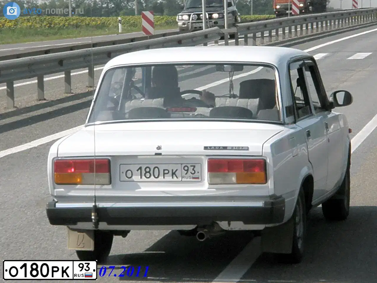 Фото автомобиля LADA 2107, 2007 — госномер М585КС123. Цвет: ЯРКО-БЕЛЫЙ