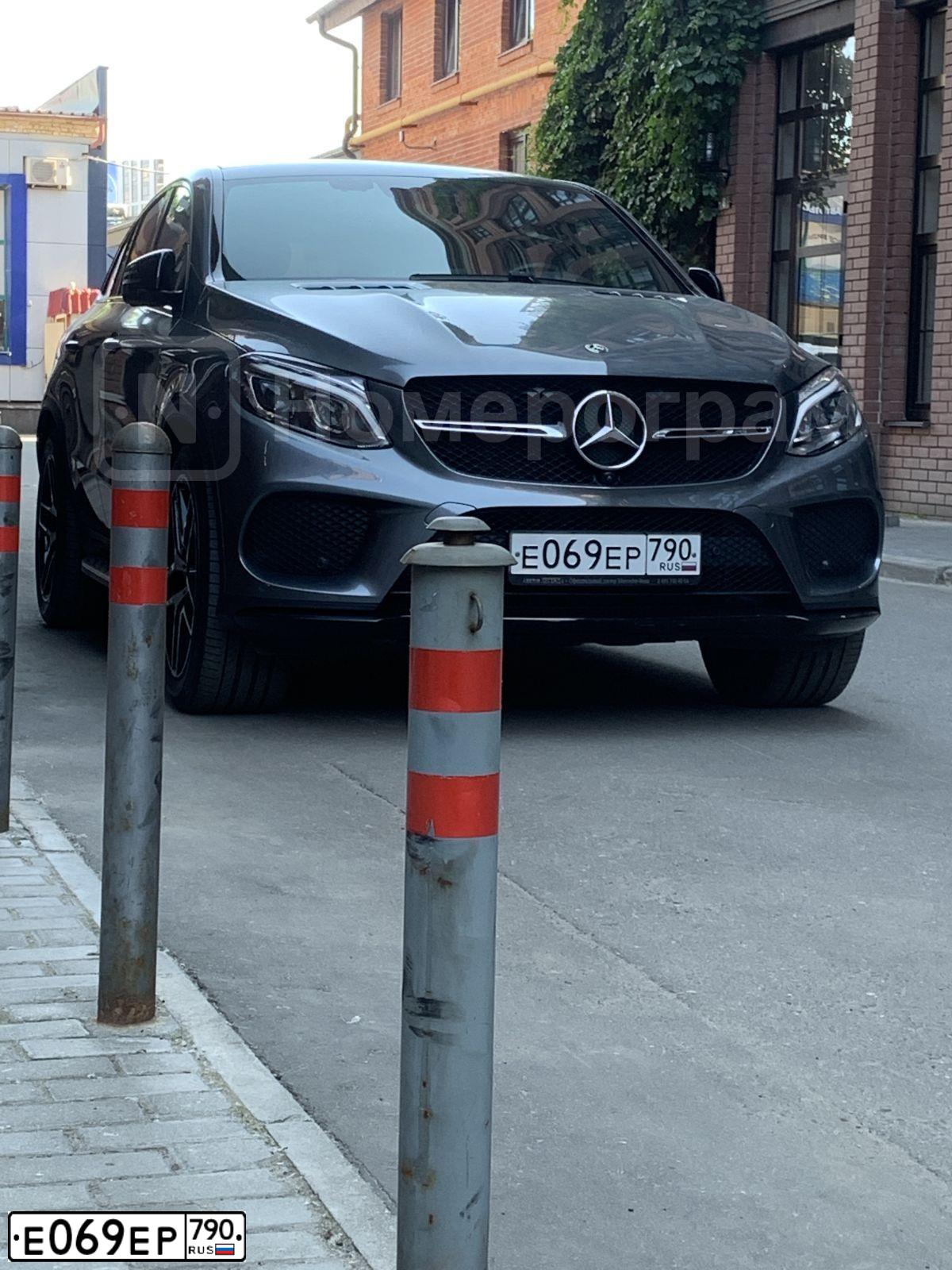 Фото автомобиля MERCEDES GLE-KLASSE, 2019 — госномер Е069ЕР790. Цвет: Серый
