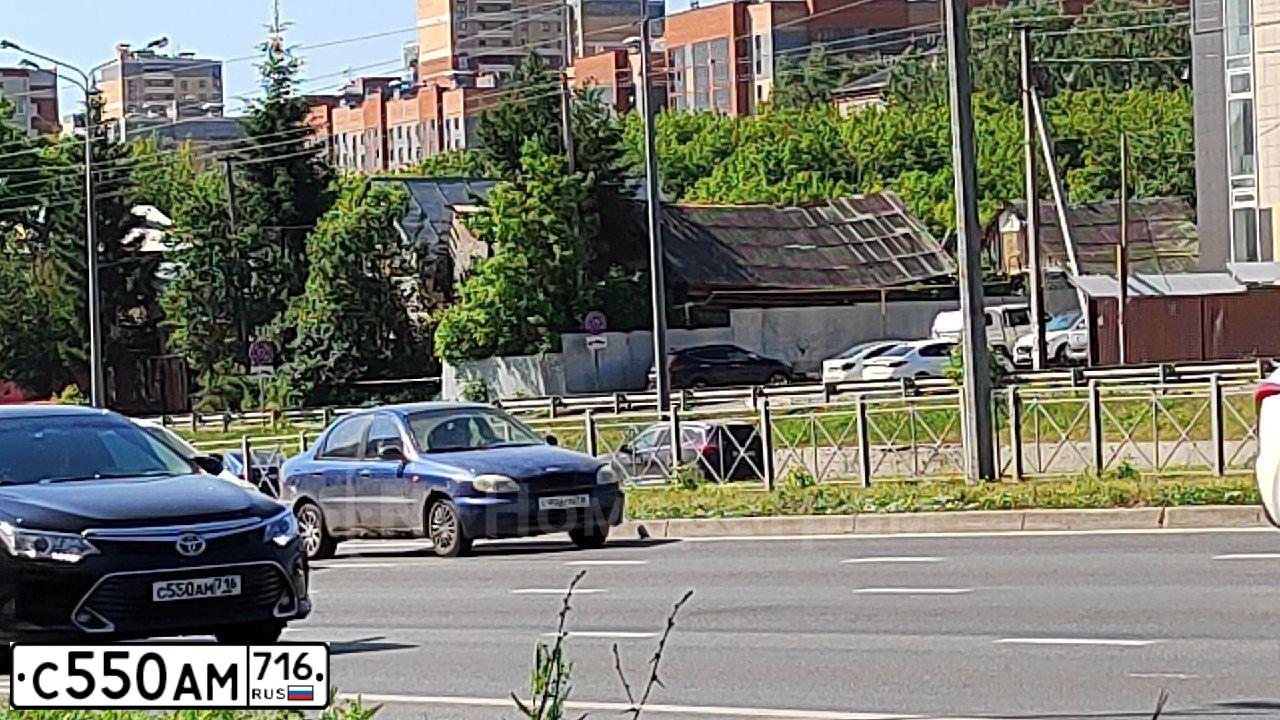 Фото автомобиля TOYOTA CAMRY, 2016 — госномер К878НО13. Цвет: ЧЕРНЫЙ МЕТАЛЛИК