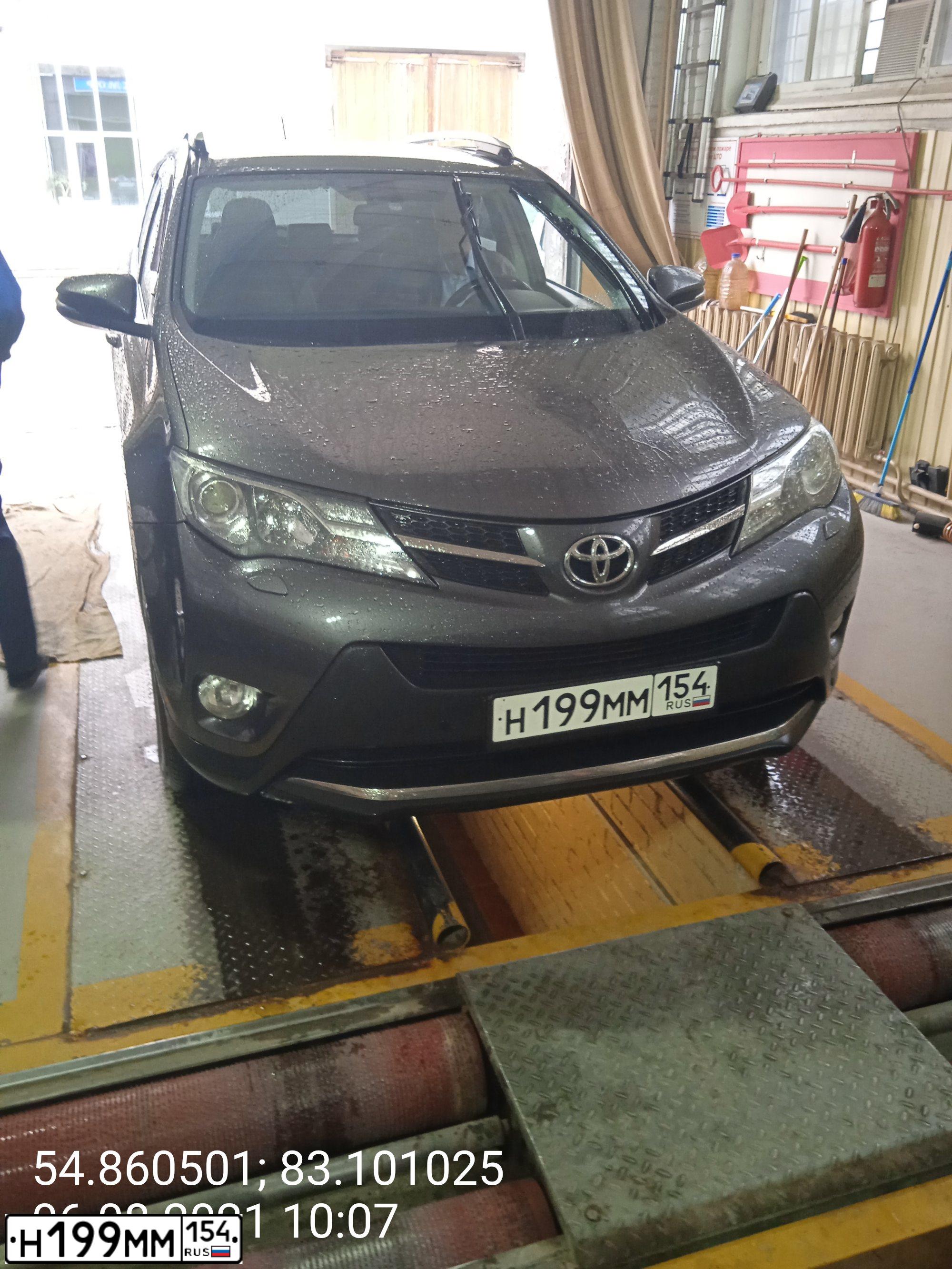 Фото автомобиля TOYOTA RAV4, 2013 — госномер Н199ММ154. Цвет: СЕРЫЙ