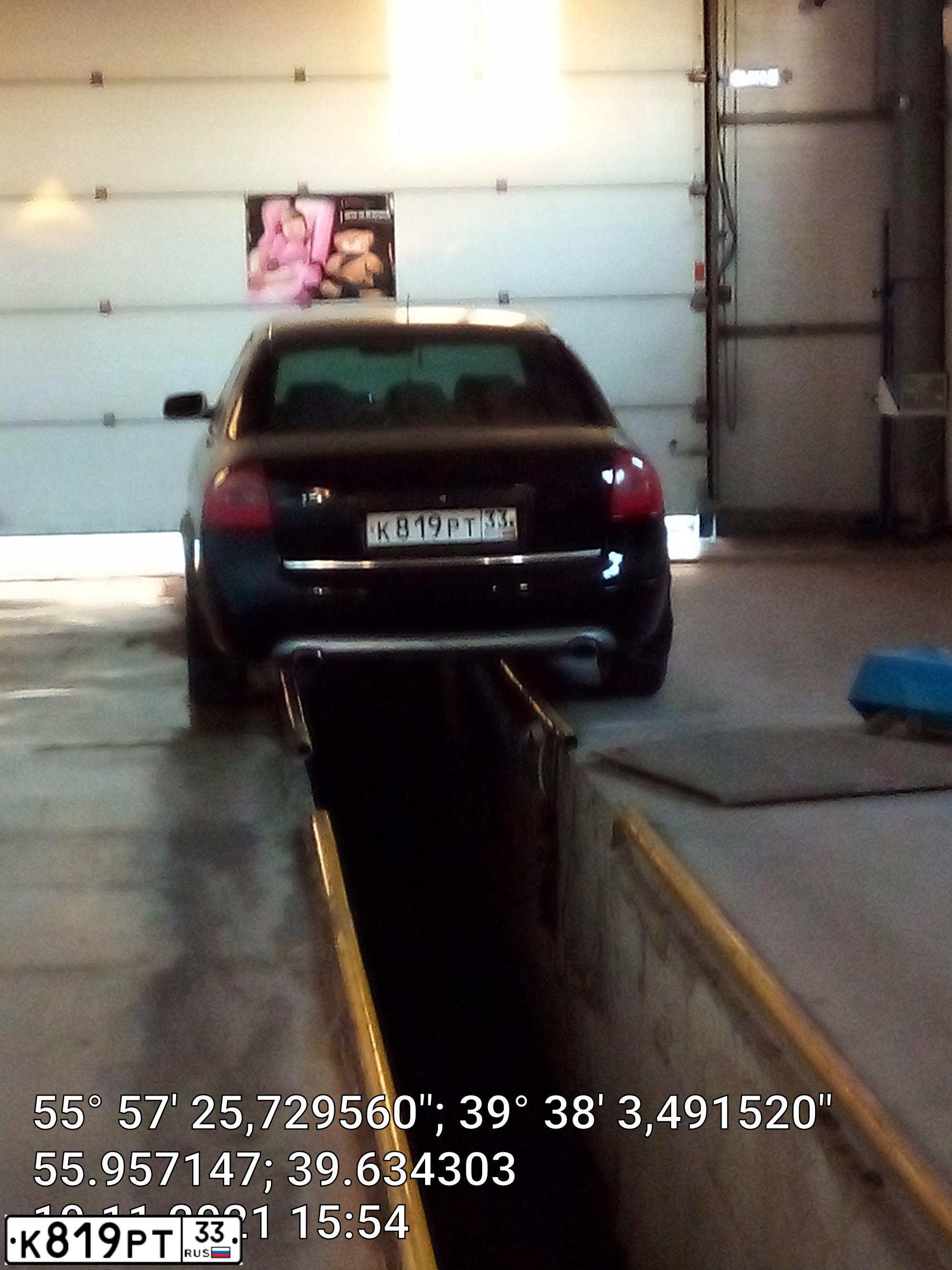 Фото автомобиля AUDI A6, 1998 — госномер К819РТ33. Цвет: ЧЕРНО-БЕЛЫЙ