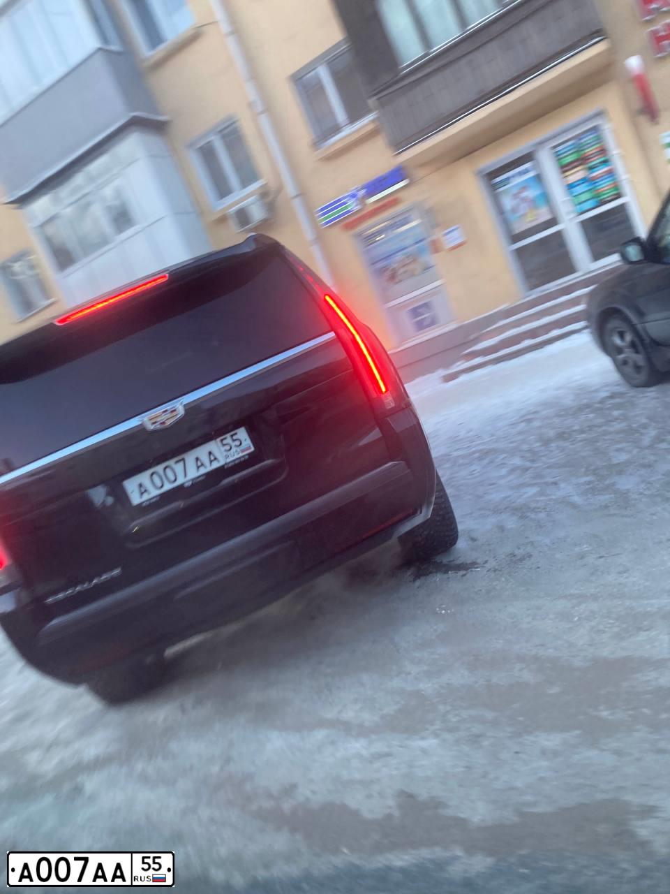 Фото автомобиля CADILLAC ESCALADE, 2018 — госномер А007АА55. Цвет: ЧЕРНЫЙ