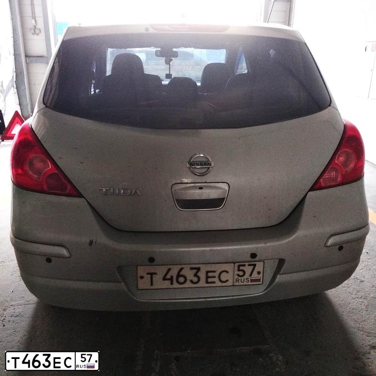 Фото автомобиля NISSAN TIIDA, 2010 — госномер Т463ЕС57. Цвет: Серебристый