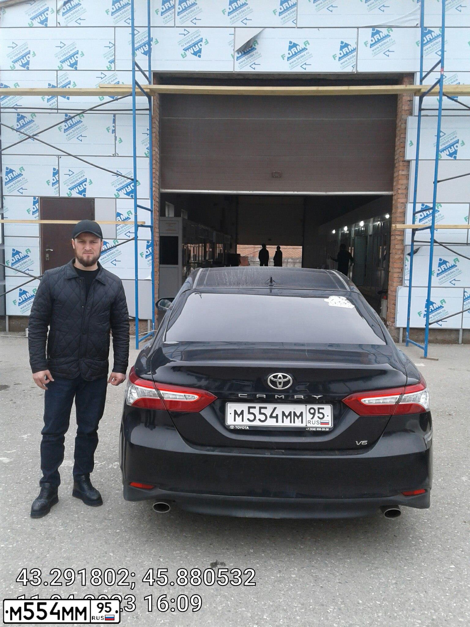 Фото автомобиля MERCEDES GLE-KLASSE, 2015 — госномер Е886НТ750. Цвет: синий