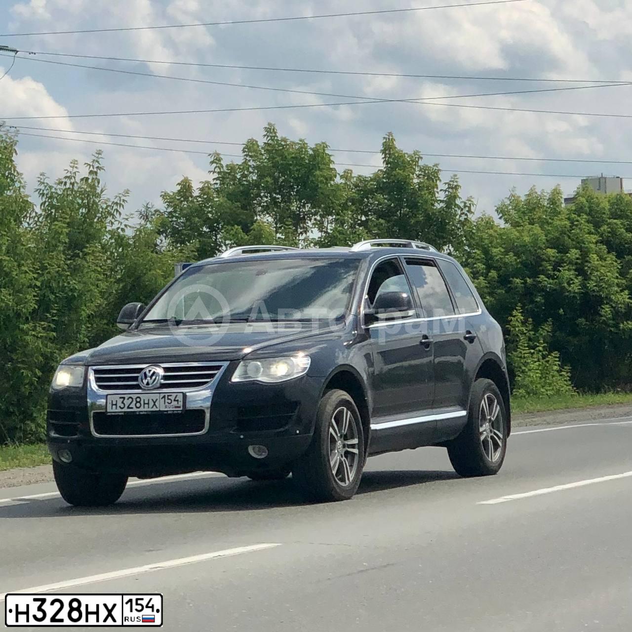 Фото автомобиля VOLKSWAGEN TOUAREG, 2008 — госномер Т128ВТ154. Цвет: ЧЕРНЫЙ
