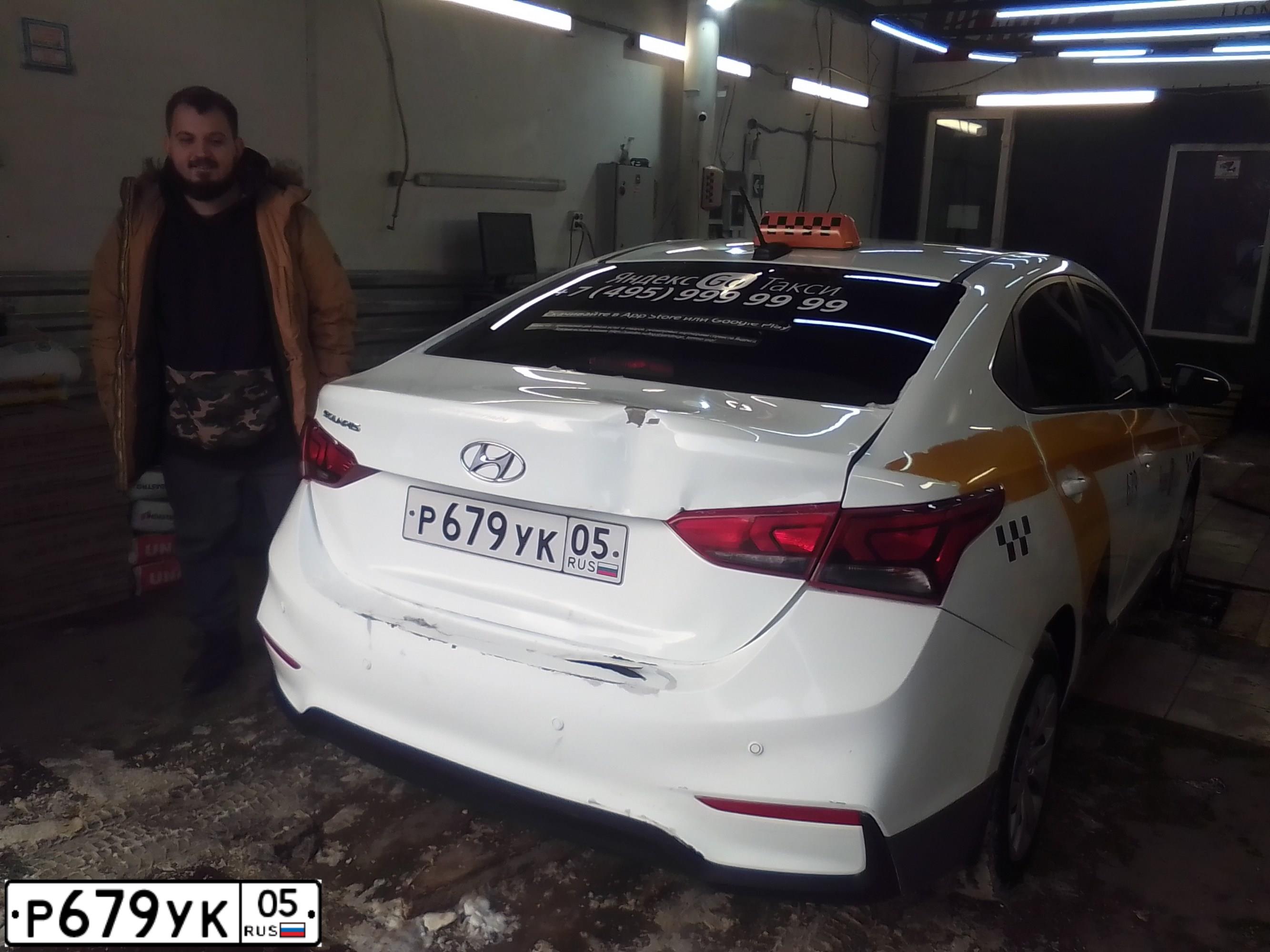 Фото автомобиля HYUNDAI SOLARIS, 2018 — госномер Р679УК05. Цвет: БЕЛЫЙ ЖЕЛТЫЙ СЕРЫЙ