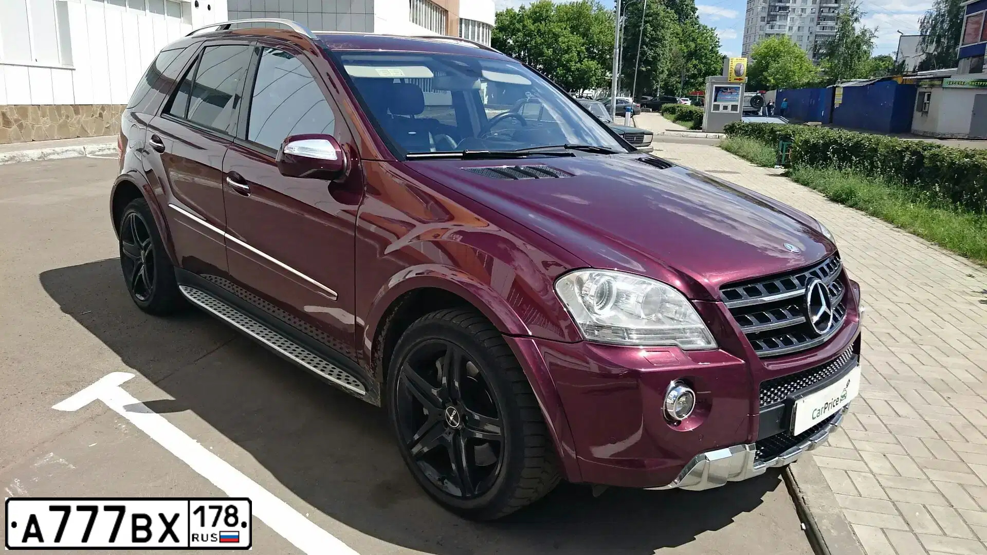 Фото автомобиля MERCEDES M-KLASSE, 2010 — госномер А777ВХ178. Цвет: ВИШНЕВЫЙ