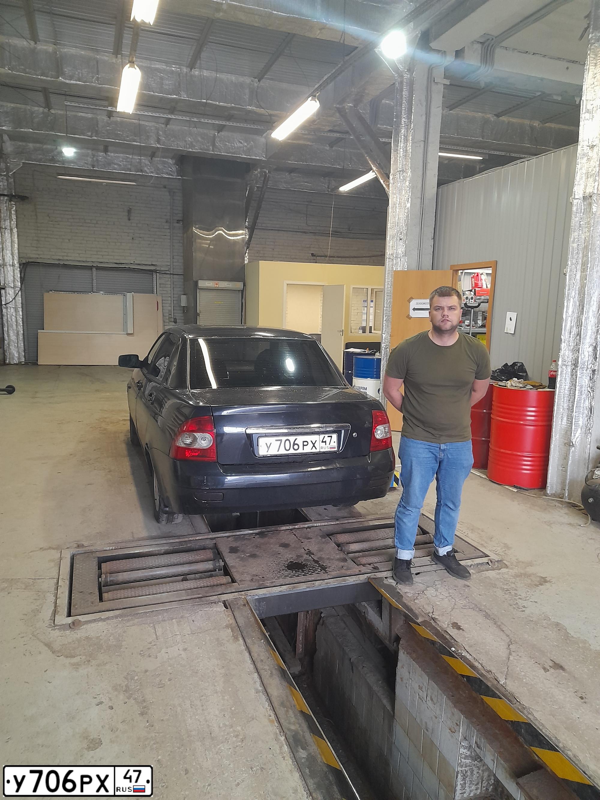 Фото автомобиля LADA 2170 PRIORA, 2007 — госномер Н889ХР198. Цвет: Сине-Черный
