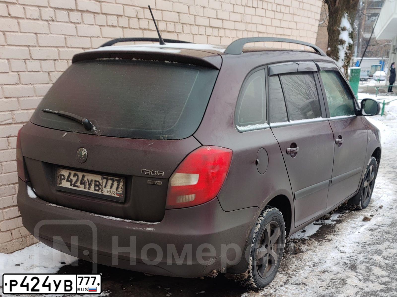 Фото автомобиля SKODA FABIA, 2011 — госномер Р424УВ777. Цвет: КРАСНЫЙ ТЕМНЫЙ
