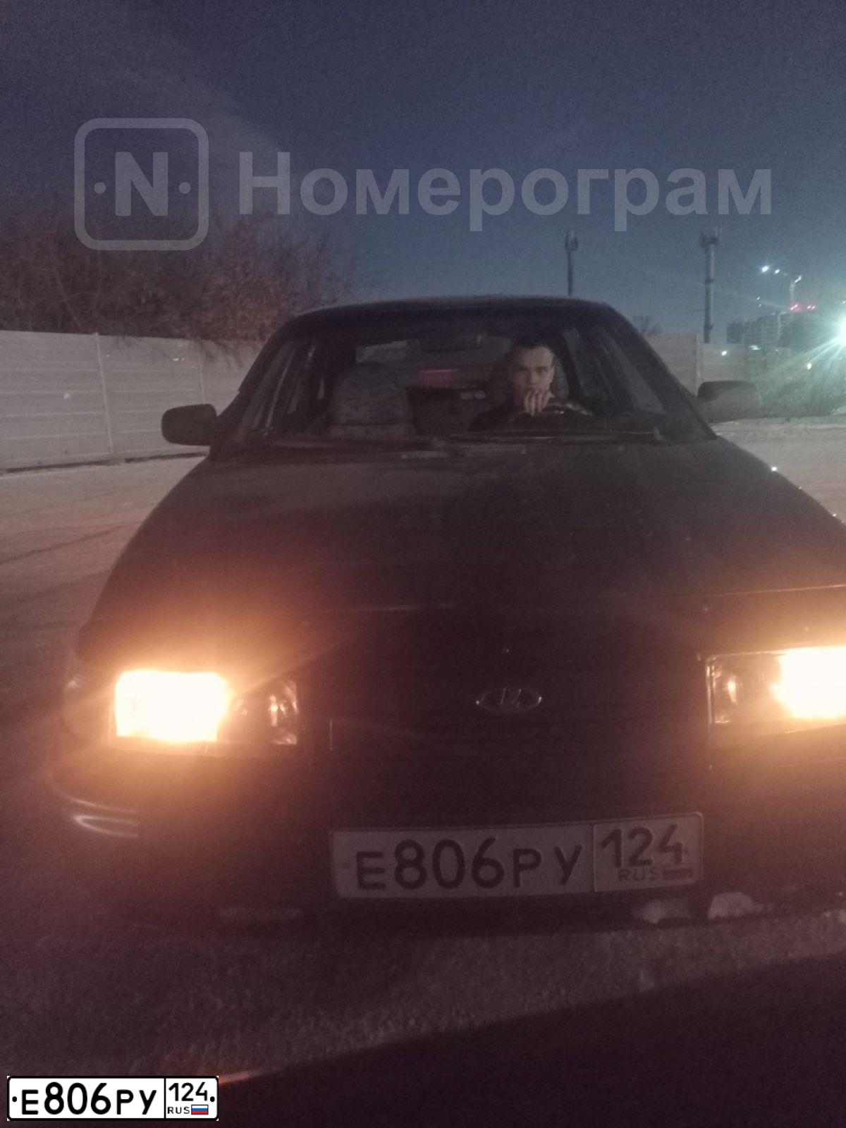 Фото автомобиля LADA 2112, 2007 — госномер Е806РУ124. Цвет: ЗЕЛЕНЫЙ