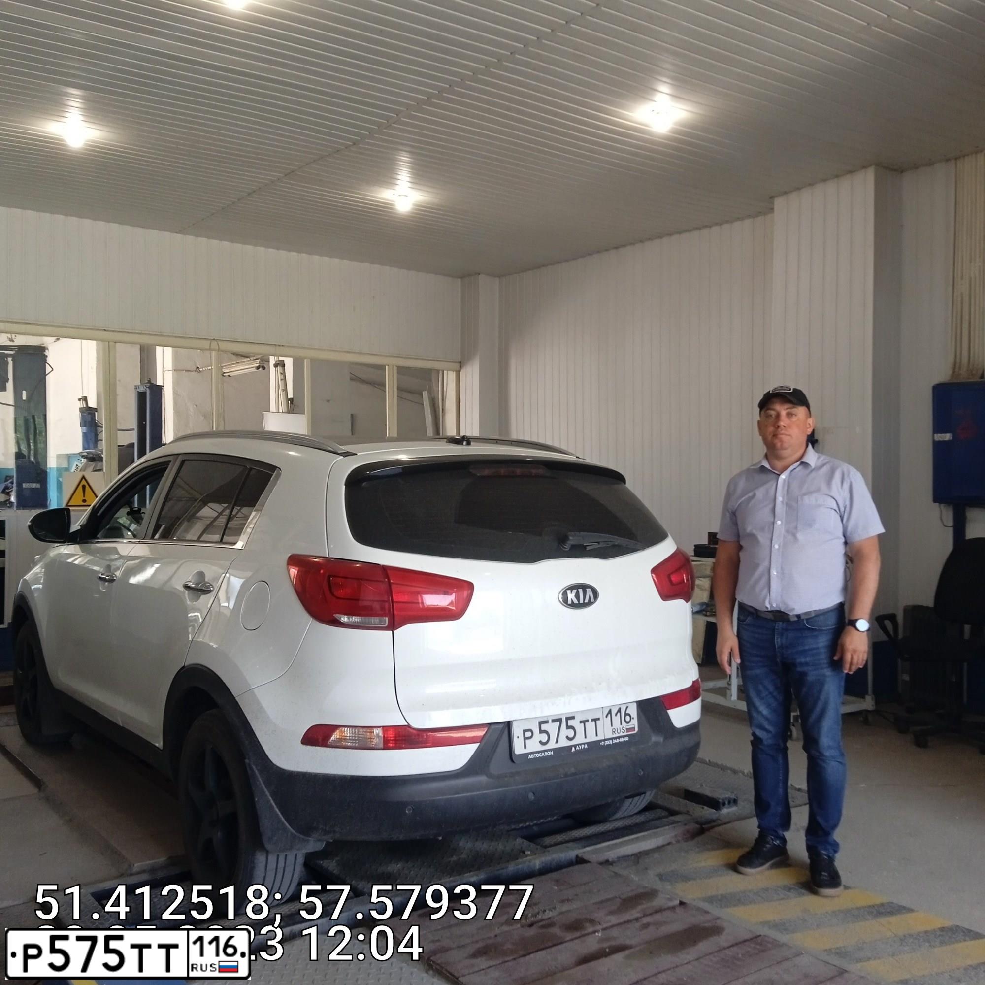 Фото автомобиля KIA SPORTAGE, 2015 — госномер В756МЕ156. Цвет: Белый