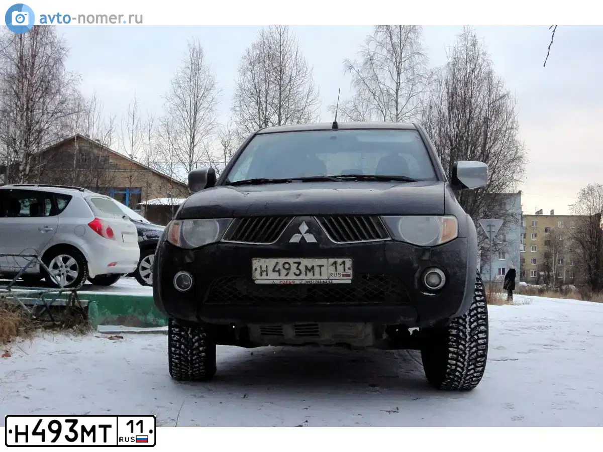 Фото автомобиля MITSUBISHI L 200, 2007 — госномер Р785ВЕ11. Цвет: ЧЕРНЫЙ