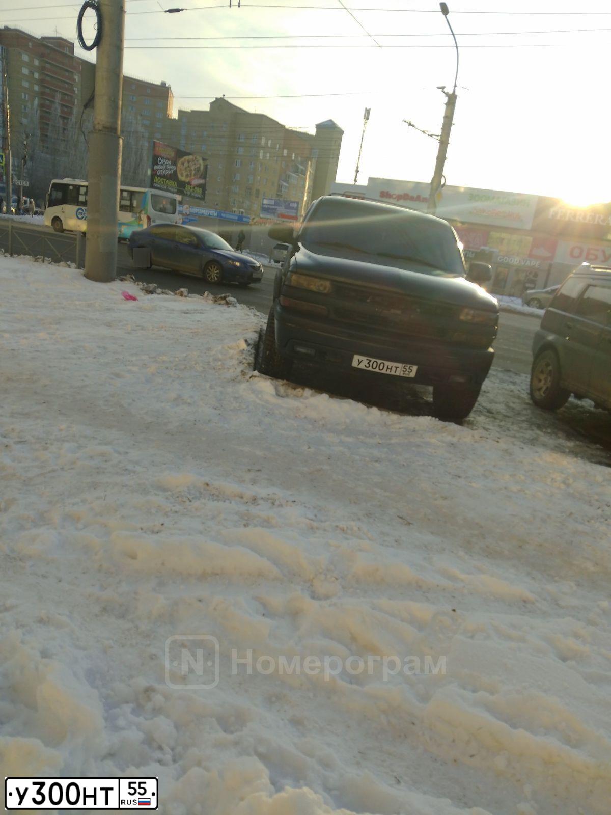 Фото автомобиля NISSAN TEANA, 2006 — госномер У300НТ55. Цвет: СЕРЫЙ