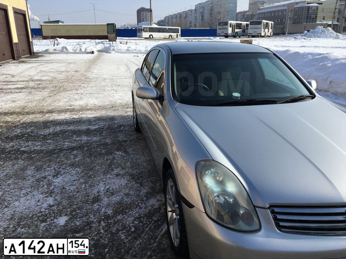 Фото автомобиля NISSAN MAXIMA, 2002 — госномер К427ОС122. Цвет: СЕРЫЙ