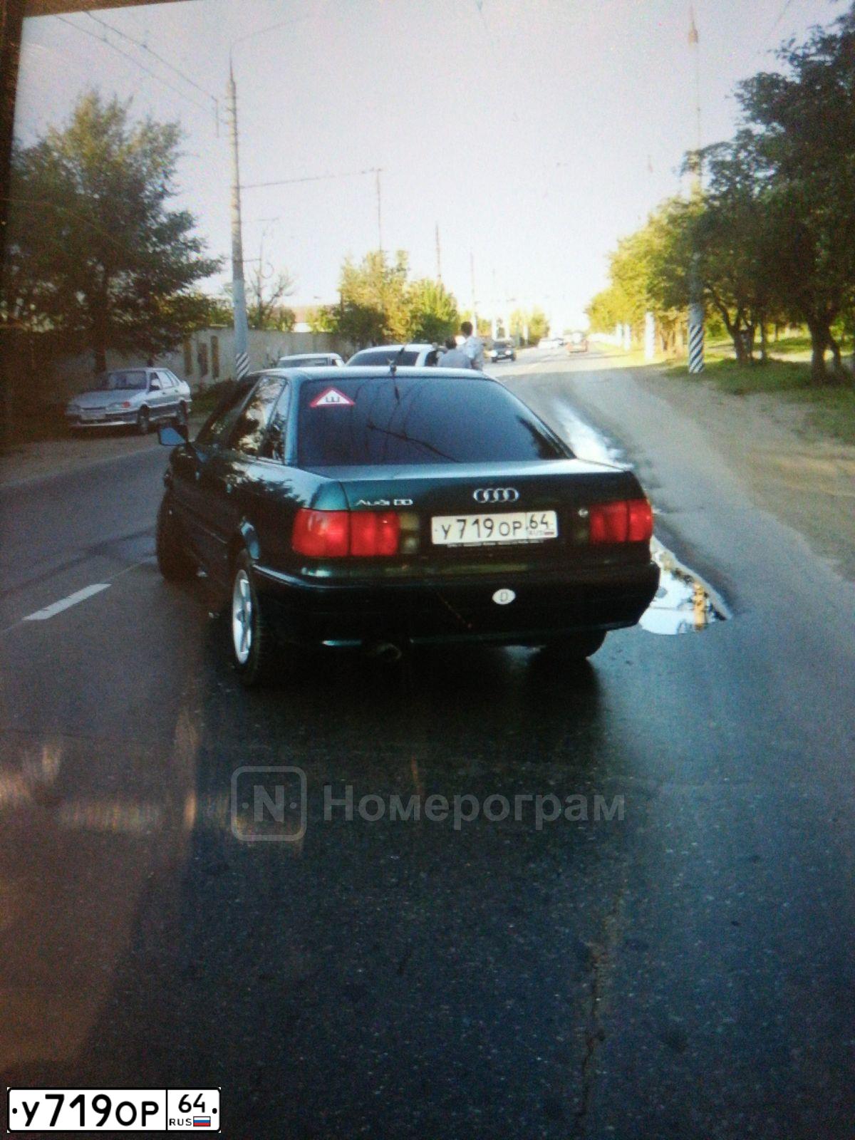 Фото автомобиля AUDI 80, 1991 — госномер У719ОР64. Цвет: ЗЕЛЕНЫЙ