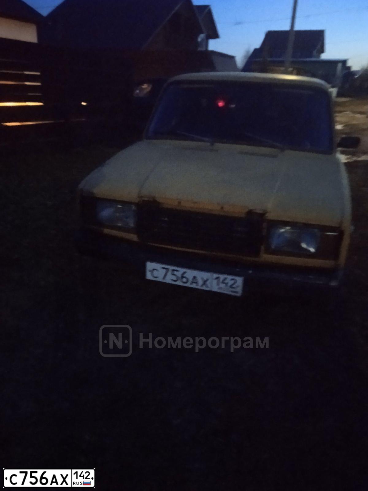 Фото автомобиля LADA 2107, 1988 — госномер Е853ТА42. Цвет: ПЕСОЧНЫЙ