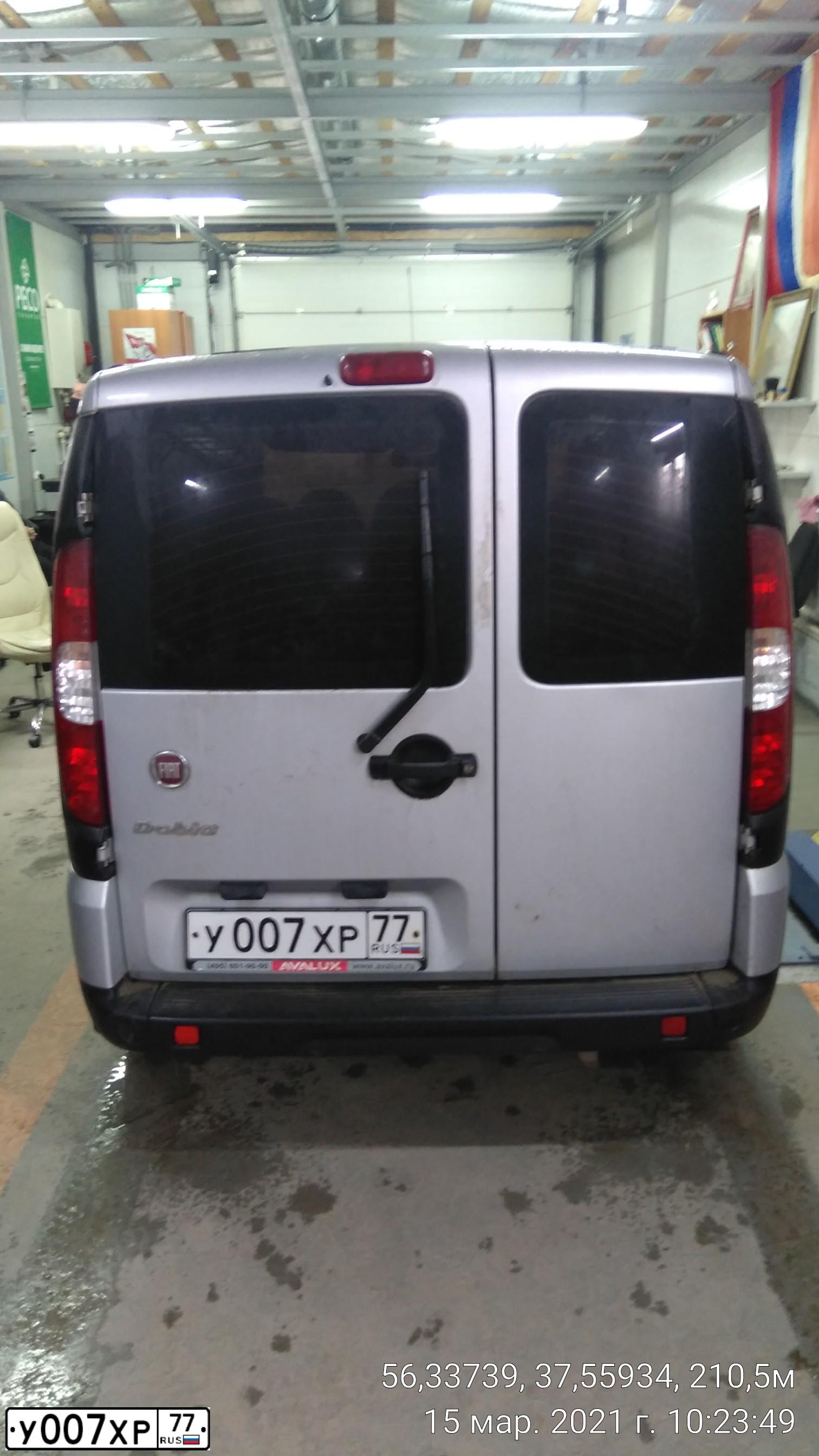 Фото автомобиля FIAT DOBLO, 2013 — госномер У007ХР77. Цвет: СЕРЫЙ