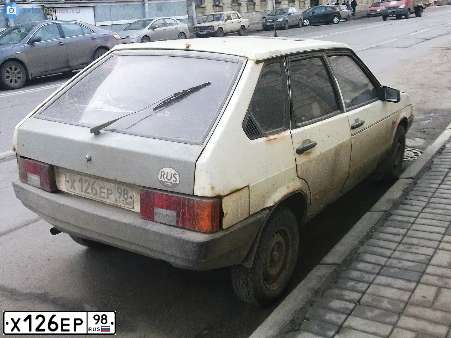 Фото автомобиля VOLKSWAGEN VENTO, 1993 — госномер Е727РН147