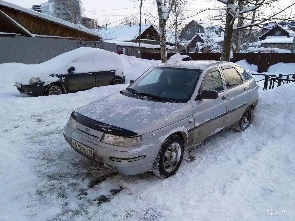 Фото автомобиля LADA 2112 LADA, 2004 — госномер М035СО10. Цвет: СЕРЕБР ЖЕЛТО-ГОЛУБОЙ