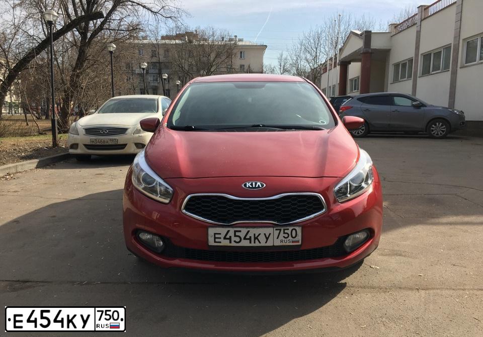 Фото автомобиля KIA CEE'D, 2015 — госномер М421ЕН799. Цвет: Красный