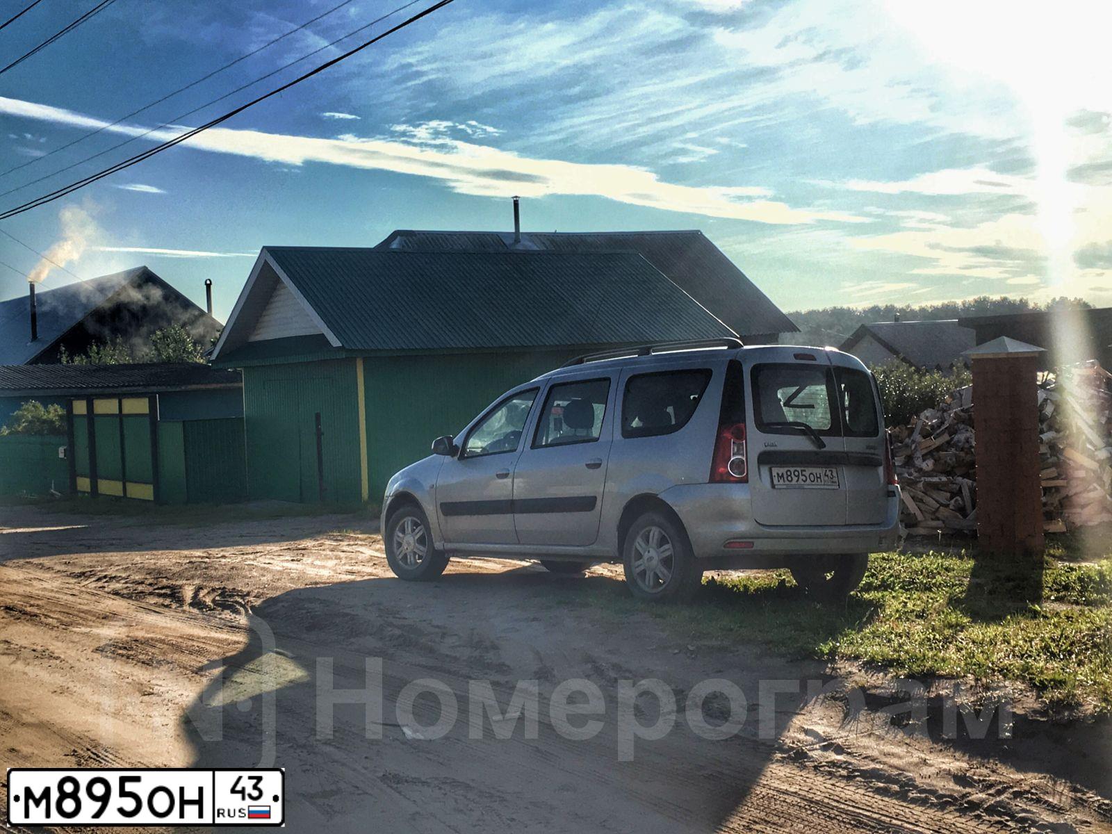 Фото автомобиля LADA LARGUS, 2014 — госномер М895ОН43. Цвет: СЕРЕБРИСТЫЙ