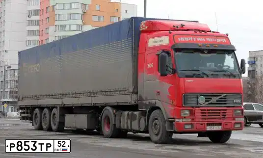 Фото автомобиля VOLVO FH12, 1999 — госномер С028СО05. Цвет: Красный