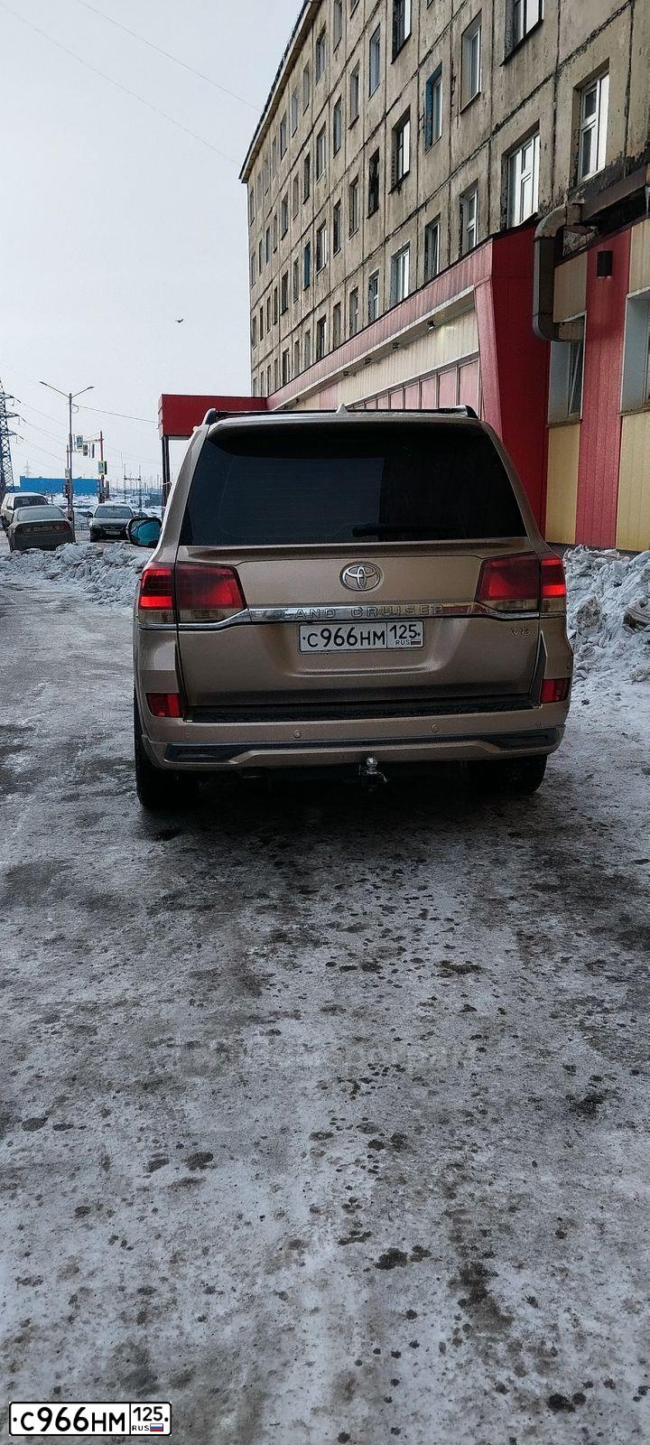 Фото автомобиля TOYOTA LANDCRUISER 200, 2008 — госномер К003АМ142. Цвет: ЗОЛОТИСТЫЙ