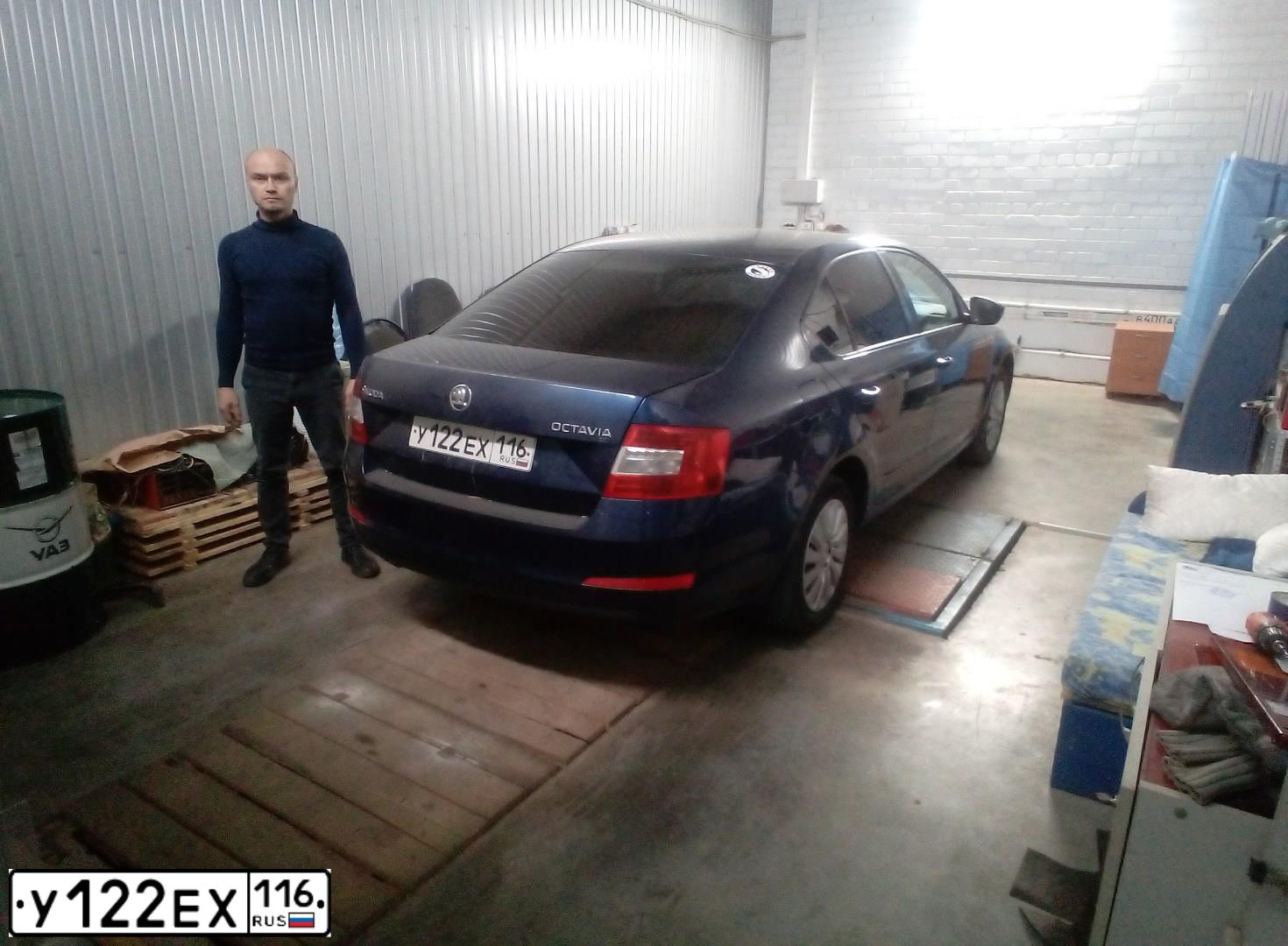 Фото автомобиля SKODA OCTAVIA, 2014 — госномер У122ЕХ116. Цвет: ТЕМНО-СИНИЙ